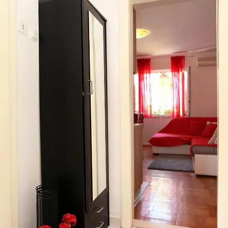 Ana Apartment *